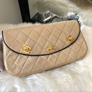 CHANEL vintage beige lambskin triple CC turn lock logo clutch bag